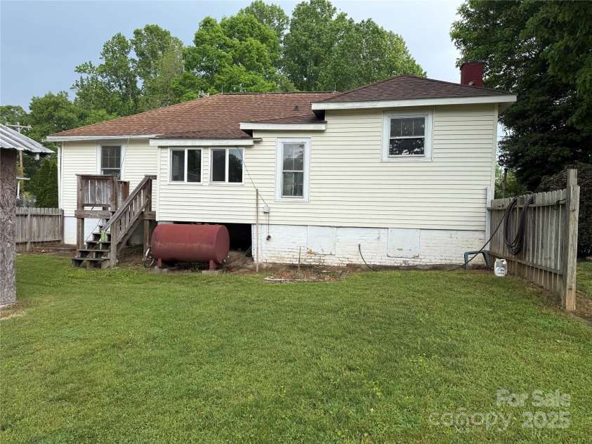 633 Ridge Road, Marion, NC 28752.  MLS# CAR4252646, YatesRealty ID 12672. Back of House