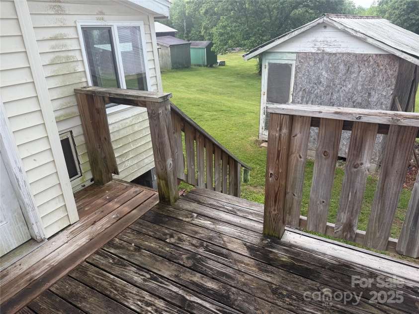 633 Ridge Road, Marion, NC 28752.  MLS# CAR4252646, YatesRealty ID 12672. Back Porch