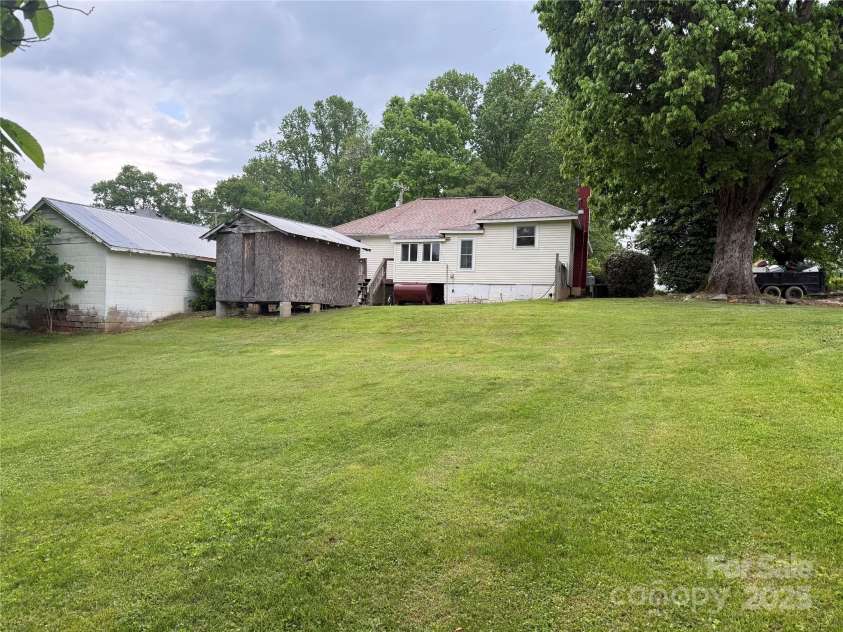 633 Ridge Road, Marion, NC 28752.  MLS# CAR4252646, YatesRealty ID 12672. Back Yard