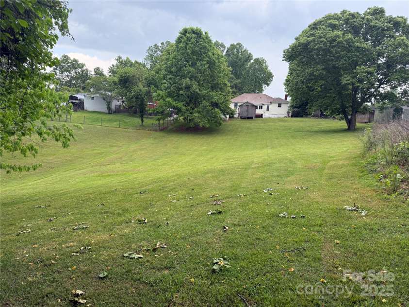 633 Ridge Road, Marion, NC 28752.  MLS# CAR4252646, YatesRealty ID 12672. Back Yards