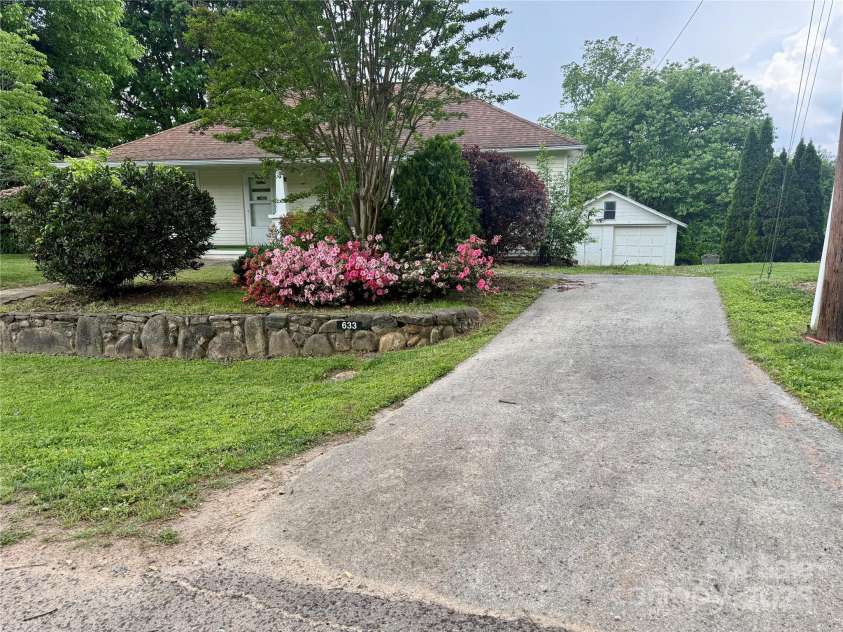 633 Ridge Road, Marion, NC 28752.  MLS# CAR4252646, YatesRealty ID 12672. Drive way and Garage