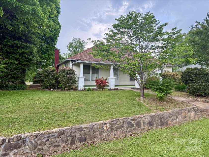 633 Ridge Road, Marion, NC 28752.  MLS# CAR4252646, YatesRealty ID 12672. Front yard