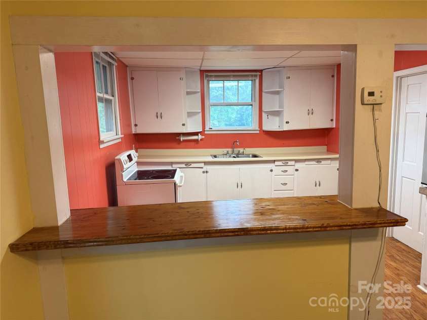 633 Ridge Road, Marion, NC 28752.  MLS# CAR4252646, YatesRealty ID 12672. Kitchen