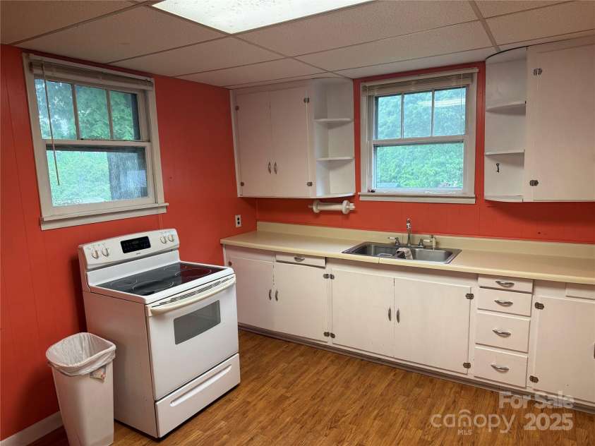 633 Ridge Road, Marion, NC 28752.  MLS# CAR4252646, YatesRealty ID 12672. Kitchen