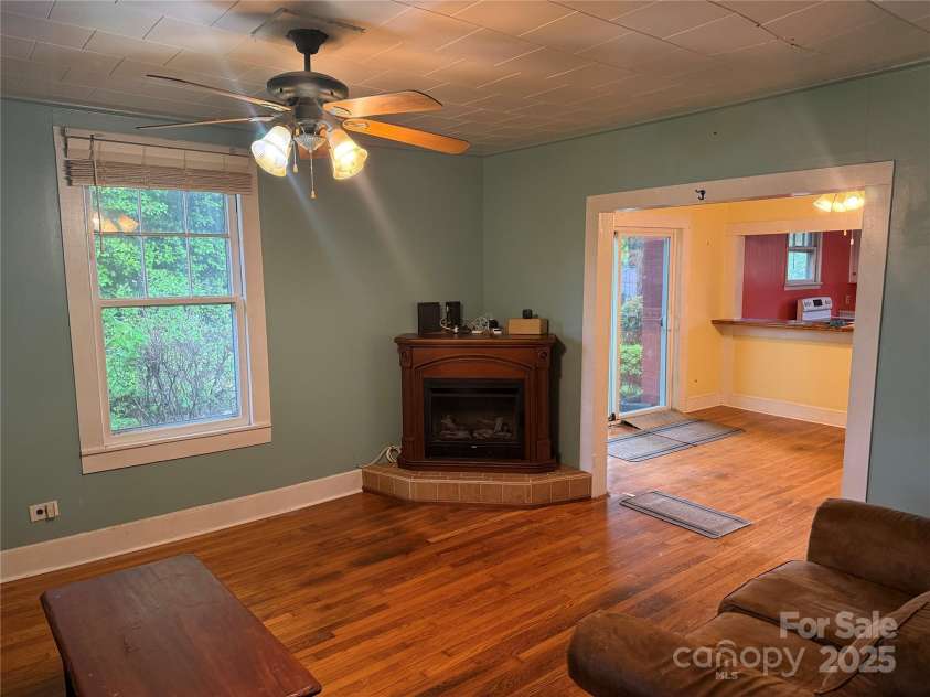 633 Ridge Road, Marion, NC 28752.  MLS# CAR4252646, YatesRealty ID 12672. Living Room