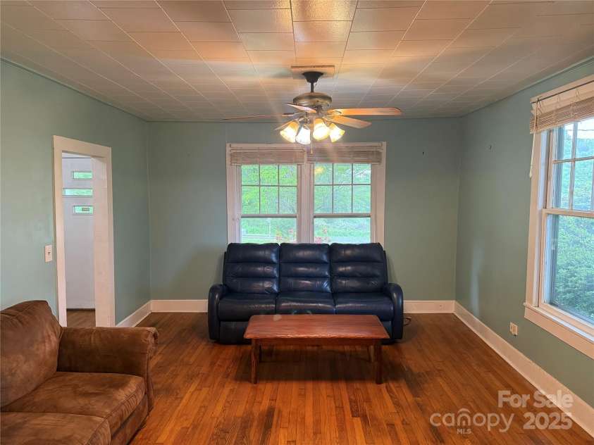 633 Ridge Road, Marion, NC 28752.  MLS# CAR4252646, YatesRealty ID 12672. Living Room
