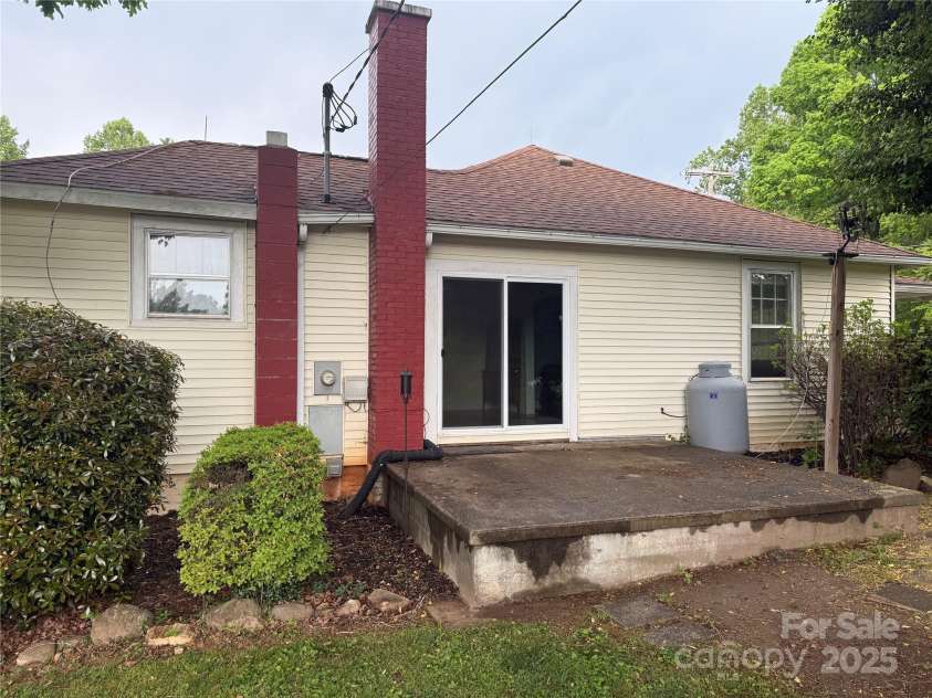 633 Ridge Road, Marion, NC 28752.  MLS# CAR4252646, YatesRealty ID 12672. Side of House