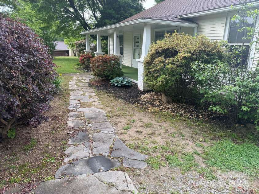 633 Ridge Road, Marion, NC 28752.  MLS# CAR4252646, YatesRealty ID 12672. Walkway in frontyard