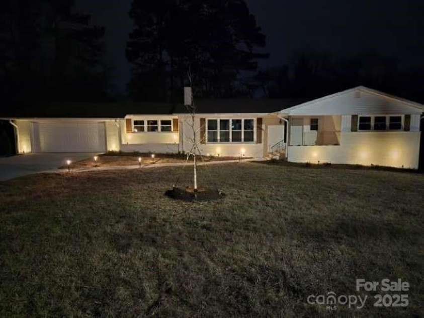 614 Hazelwood Drive, Albemarle, NC 28001.  MLS# CAR4238340, YatesRealty ID 12673. 