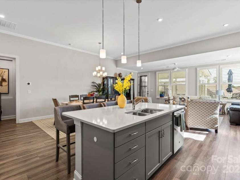 7343 Overjoyed Crossing, Charlotte, NC 28215.  MLS# CAR4300005, YatesRealty ID 12673. 