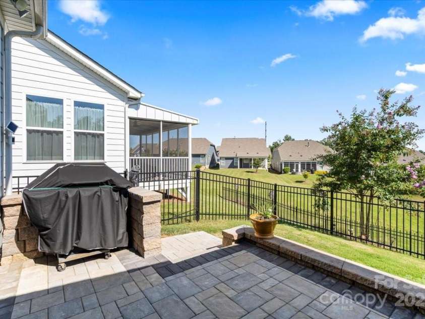 7343 Overjoyed Crossing, Charlotte, NC 28215.  MLS# CAR4300005, YatesRealty ID 12673. 