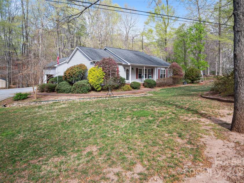 595 Houston Road, Columbus, NC 28722.  MLS# CAR4240996, YatesRealty ID 12674. 