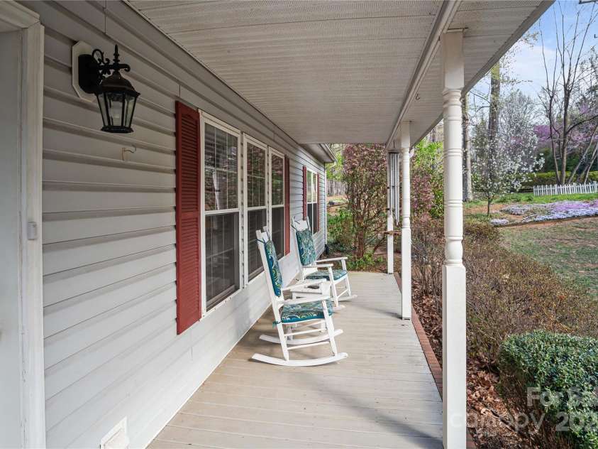 595 Houston Road, Columbus, NC 28722.  MLS# CAR4240996, YatesRealty ID 12674. 