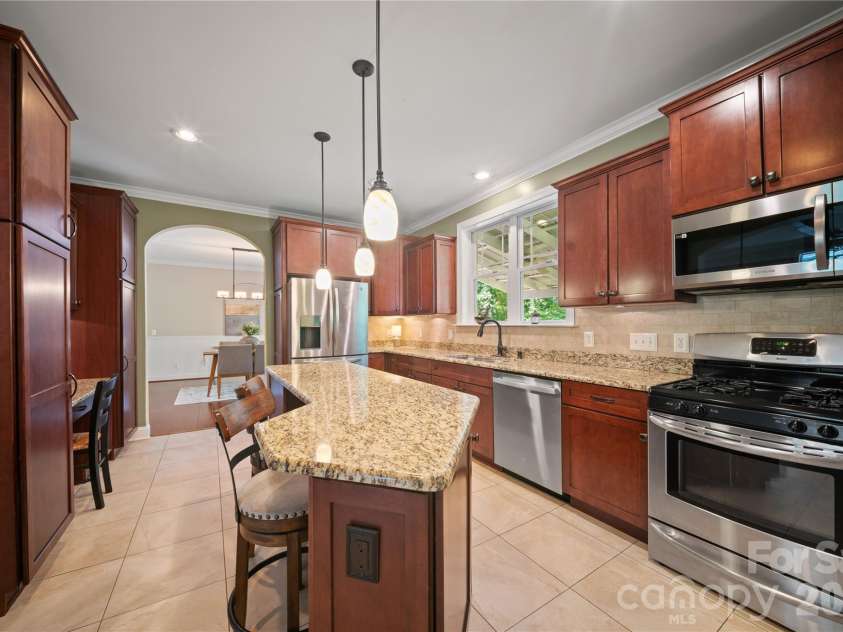 813 Beech Tree Place, Hendersonville, NC 28792.  MLS# CAR4393066, YatesRealty ID 12674. 
