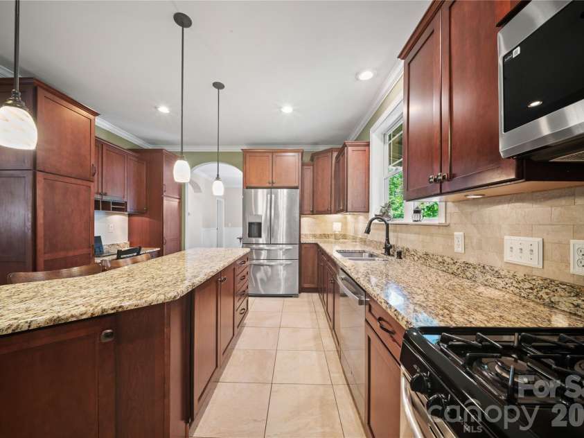813 Beech Tree Place, Hendersonville, NC 28792.  MLS# CAR4393066, YatesRealty ID 12674. 
