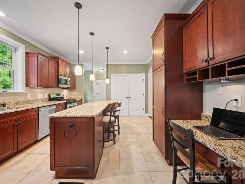 813 Beech Tree Place, Hendersonville, NC 28792.  MLS# CAR4393066, YatesRealty ID 12674. 