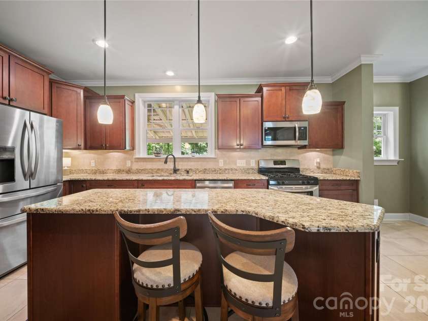 813 Beech Tree Place, Hendersonville, NC 28792.  MLS# CAR4393066, YatesRealty ID 12674. 