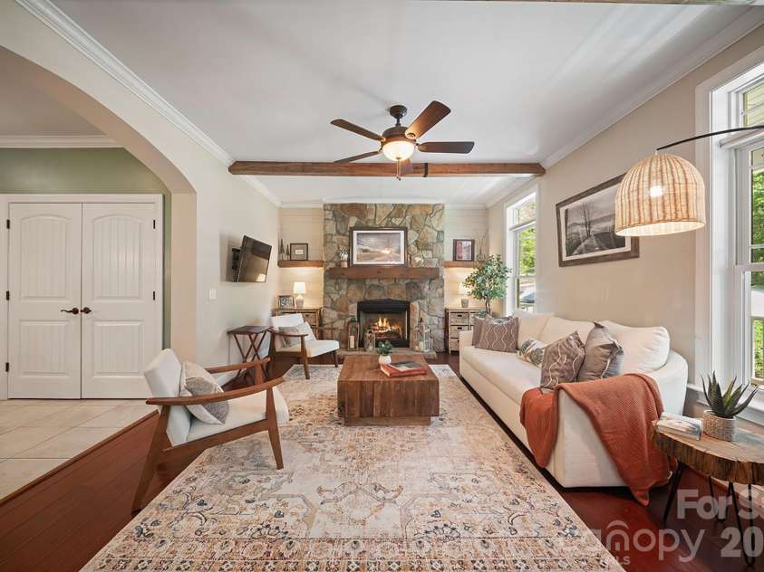 813 Beech Tree Place, Hendersonville, NC 28792.  MLS# CAR4393066, YatesRealty ID 12674. 
