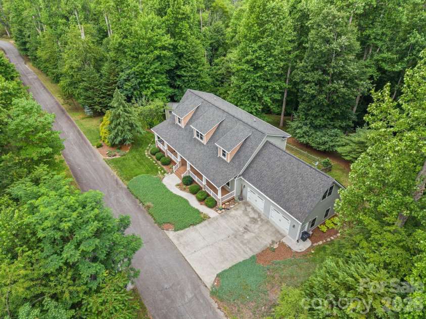 813 Beech Tree Place, Hendersonville, NC 28792.  MLS# CAR4393066, YatesRealty ID 12674. 