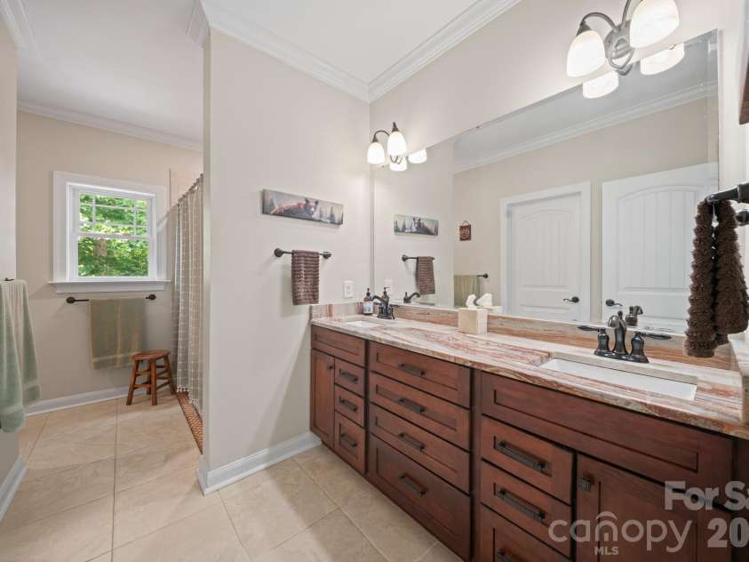 813 Beech Tree Place, Hendersonville, NC 28792.  MLS# CAR4393066, YatesRealty ID 12674. 