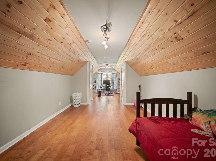 813 Beech Tree Place, Hendersonville, NC 28792.  MLS# CAR4393066, YatesRealty ID 12674. 