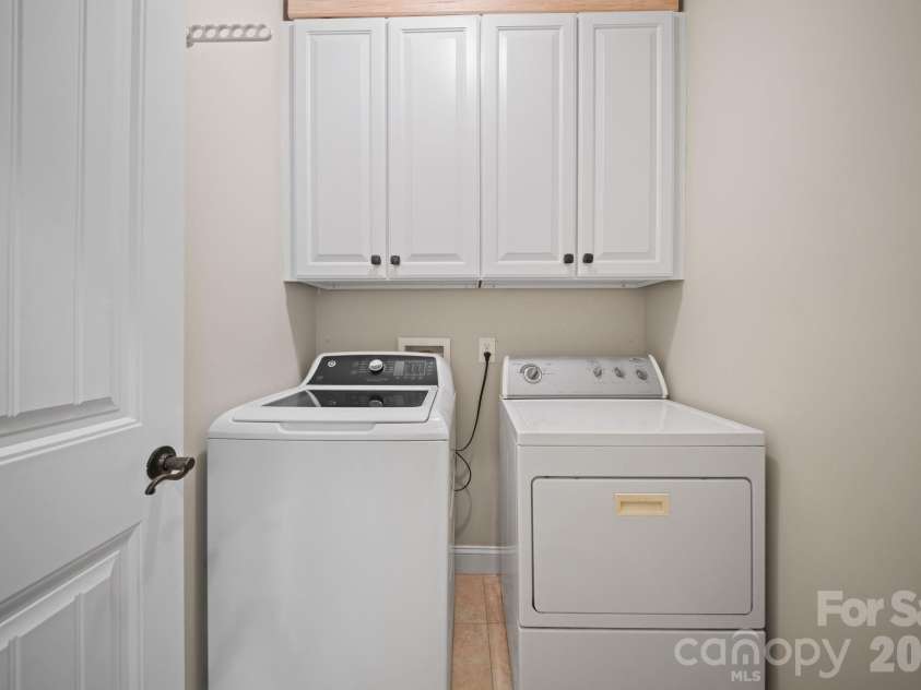 813 Beech Tree Place, Hendersonville, NC 28792.  MLS# CAR4393066, YatesRealty ID 12674. 