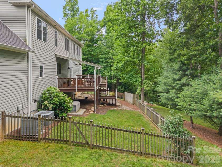 813 Beech Tree Place, Hendersonville, NC 28792.  MLS# CAR4393066, YatesRealty ID 12674. 