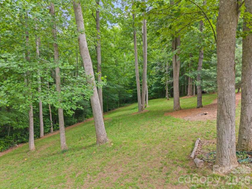 813 Beech Tree Place, Hendersonville, NC 28792.  MLS# CAR4393066, YatesRealty ID 12674. 