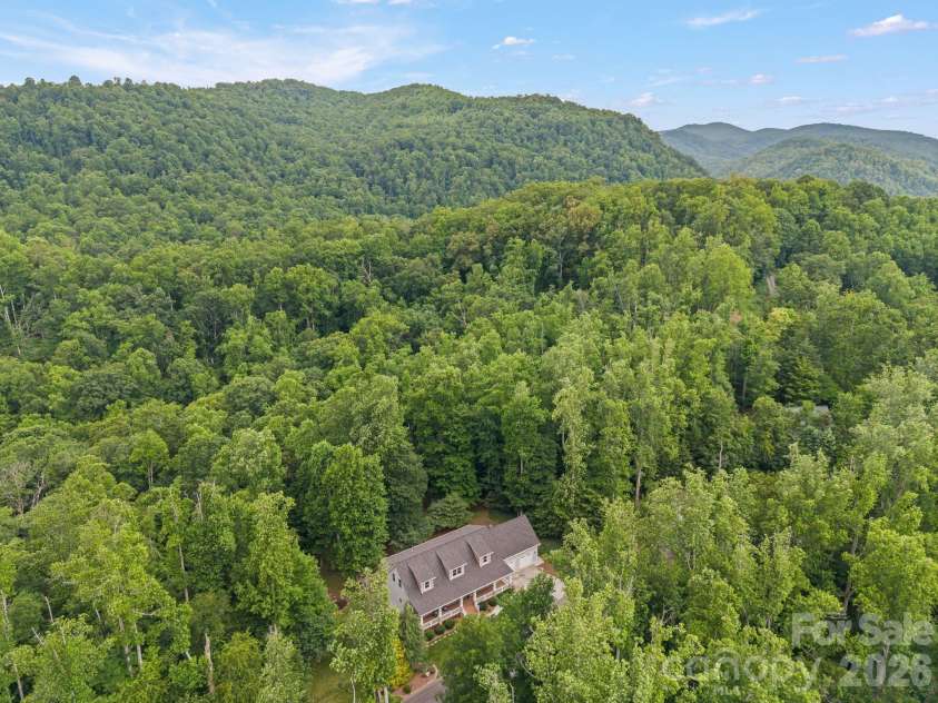 813 Beech Tree Place, Hendersonville, NC 28792.  MLS# CAR4393066, YatesRealty ID 12674. 