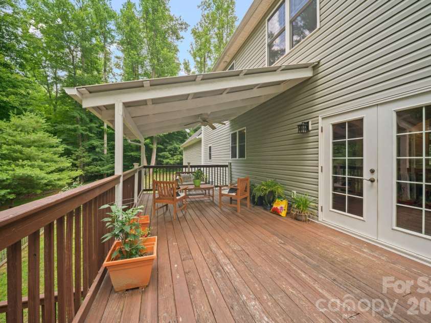 813 Beech Tree Place, Hendersonville, NC 28792.  MLS# CAR4393066, YatesRealty ID 12674. 