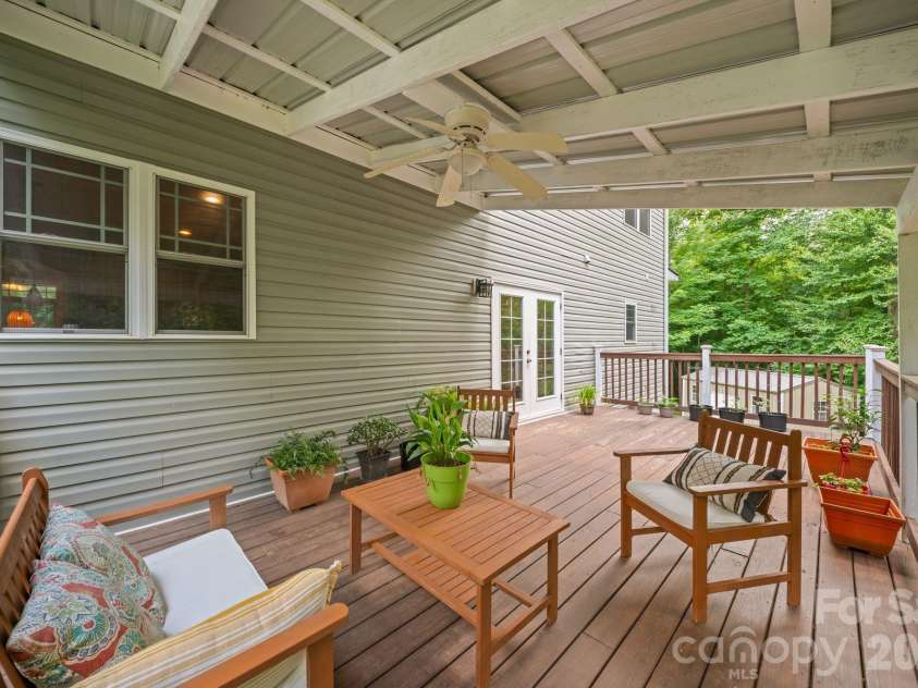 813 Beech Tree Place, Hendersonville, NC 28792.  MLS# CAR4393066, YatesRealty ID 12674. 
