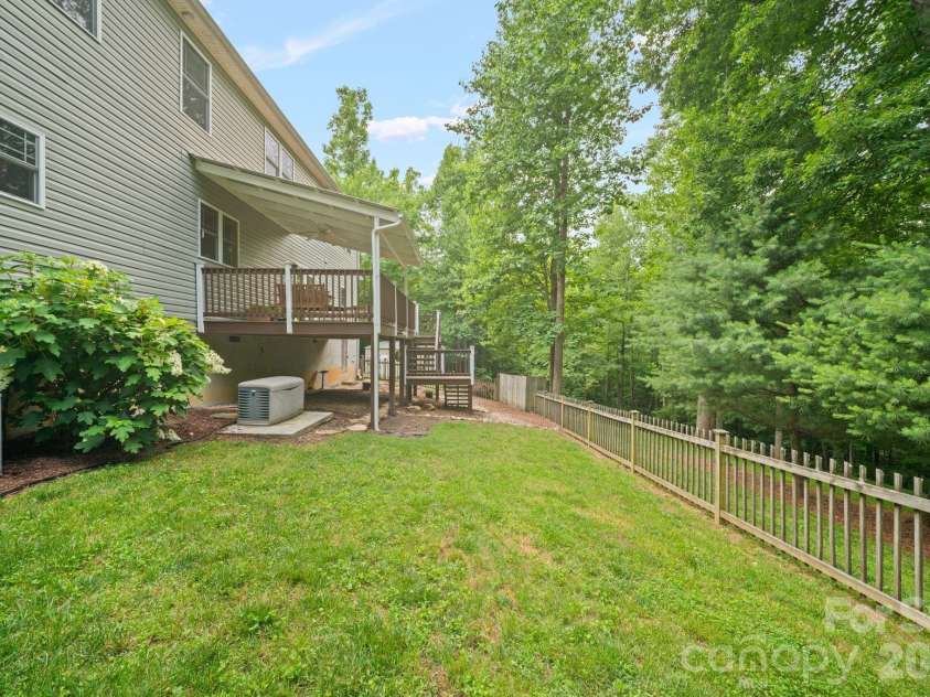 813 Beech Tree Place, Hendersonville, NC 28792.  MLS# CAR4393066, YatesRealty ID 12674. 