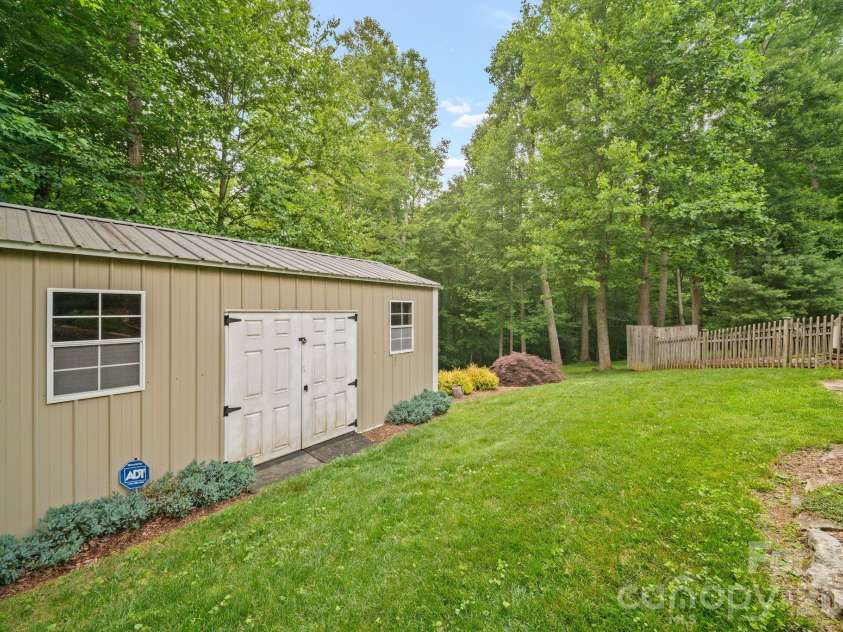 813 Beech Tree Place, Hendersonville, NC 28792.  MLS# CAR4393066, YatesRealty ID 12674. 