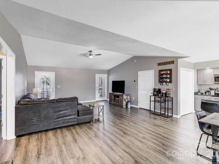 3 Garden Drive, Fletcher, NC 28732.  MLS# CAR4218422, YatesRealty ID 12675. 