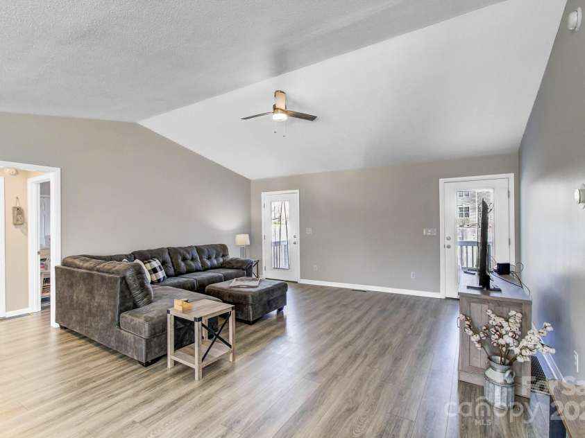 3 Garden Drive, Fletcher, NC 28732.  MLS# CAR4218422, YatesRealty ID 12675. 