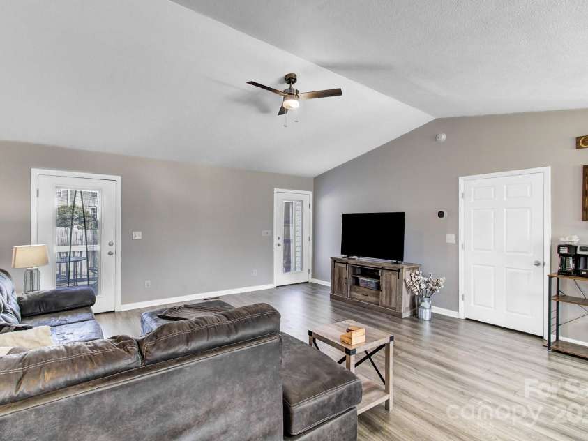 3 Garden Drive, Fletcher, NC 28732.  MLS# CAR4218422, YatesRealty ID 12675. 