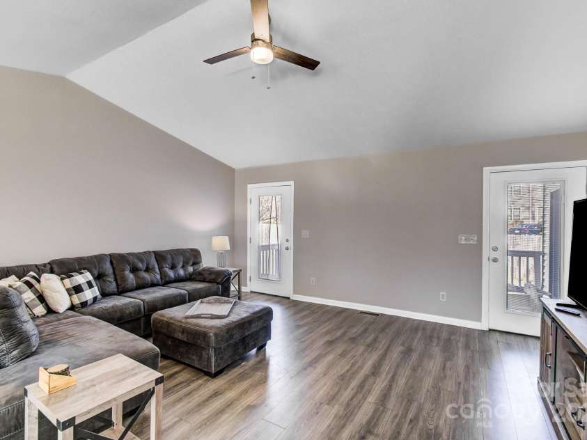 3 Garden Drive, Fletcher, NC 28732.  MLS# CAR4218422, YatesRealty ID 12675. 