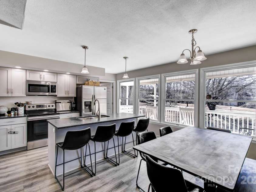 3 Garden Drive, Fletcher, NC 28732.  MLS# CAR4218422, YatesRealty ID 12675. 