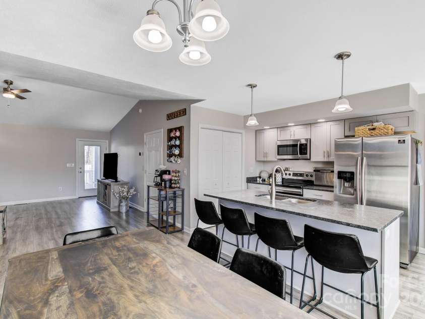 3 Garden Drive, Fletcher, NC 28732.  MLS# CAR4218422, YatesRealty ID 12675. 