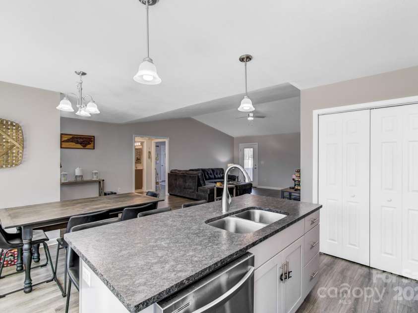 3 Garden Drive, Fletcher, NC 28732.  MLS# CAR4218422, YatesRealty ID 12675. 