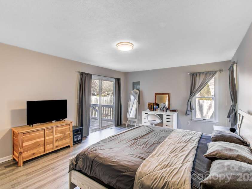 3 Garden Drive, Fletcher, NC 28732.  MLS# CAR4218422, YatesRealty ID 12675. 