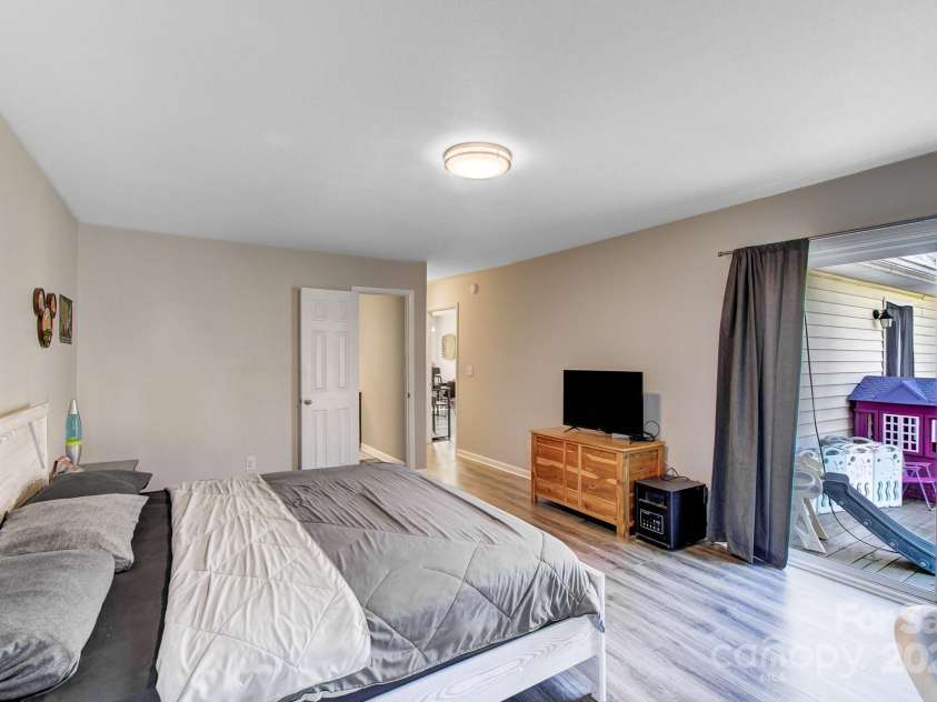 3 Garden Drive, Fletcher, NC 28732.  MLS# CAR4218422, YatesRealty ID 12675. 