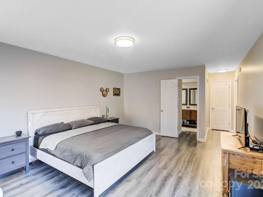 3 Garden Drive, Fletcher, NC 28732.  MLS# CAR4218422, YatesRealty ID 12675. 