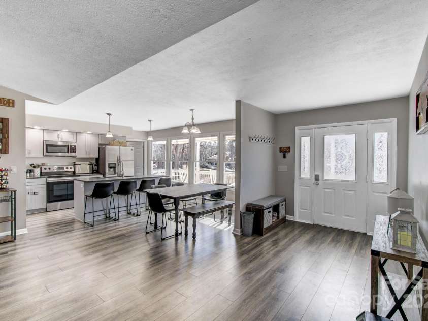 3 Garden Drive, Fletcher, NC 28732.  MLS# CAR4218422, YatesRealty ID 12675. 