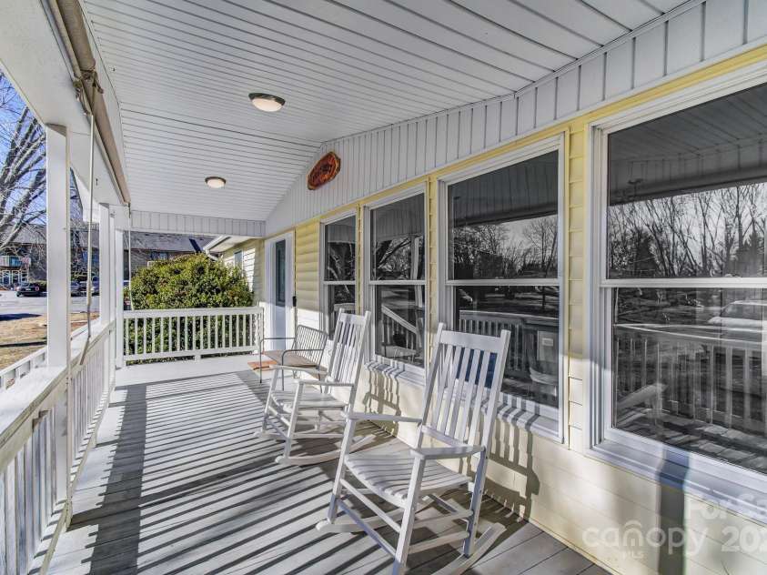 3 Garden Drive, Fletcher, NC 28732.  MLS# CAR4218422, YatesRealty ID 12675. 