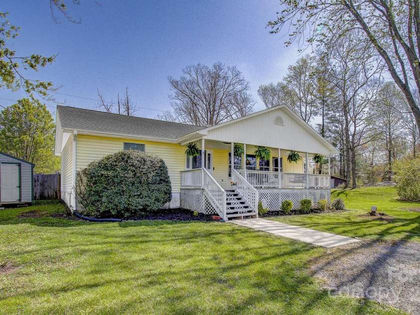 3 Garden Drive, Fletcher, NC 28732.  MLS# CAR4218422, YatesRealty ID 12675. 