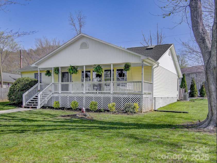 3 Garden Drive, Fletcher, NC 28732.  MLS# CAR4218422, YatesRealty ID 12675. 