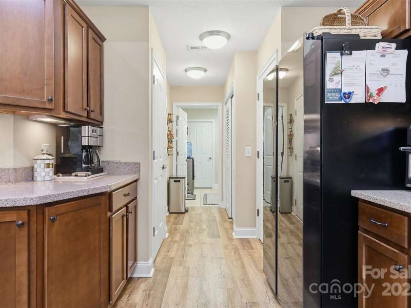 817 Wynnshire Drive, Hickory, NC 28601.  MLS# CAR4315073, YatesRealty ID 12676. 