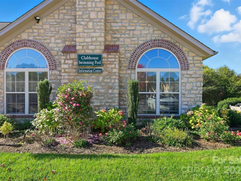 817 Wynnshire Drive, Hickory, NC 28601.  MLS# CAR4315073, YatesRealty ID 12676. 