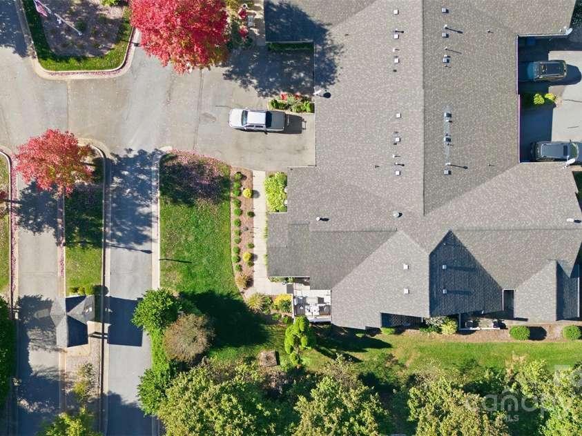 817 Wynnshire Drive, Hickory, NC 28601.  MLS# CAR4315073, YatesRealty ID 12676. 